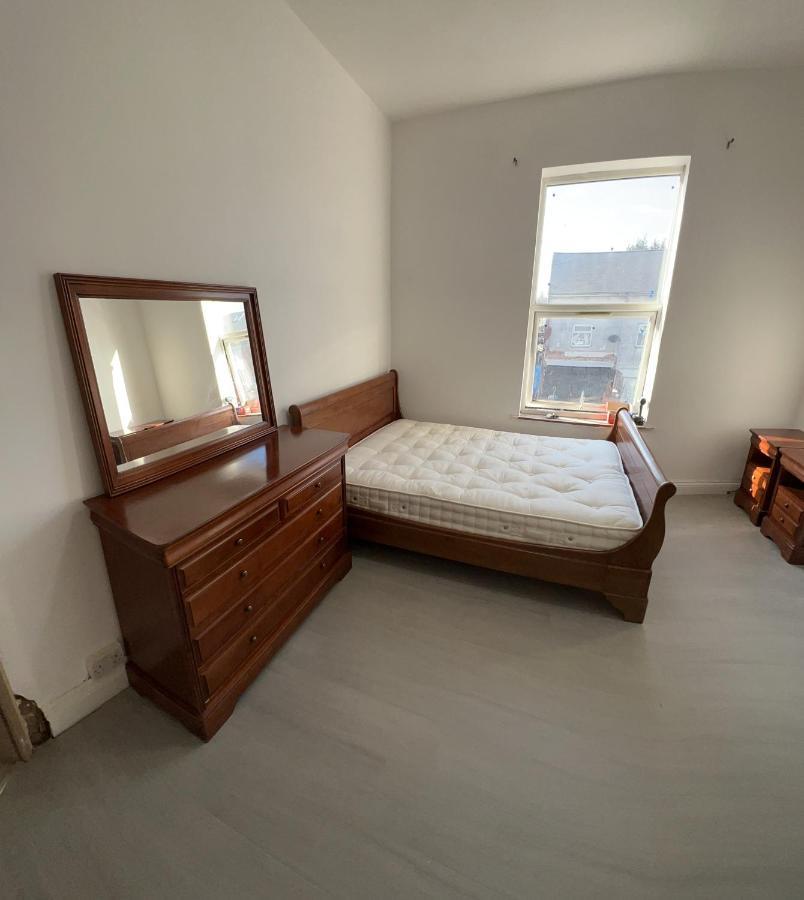 New Flat, Own Bathroom, Sitting Room & Large Bedroom - Walsall Bescot ภายนอก รูปภาพ