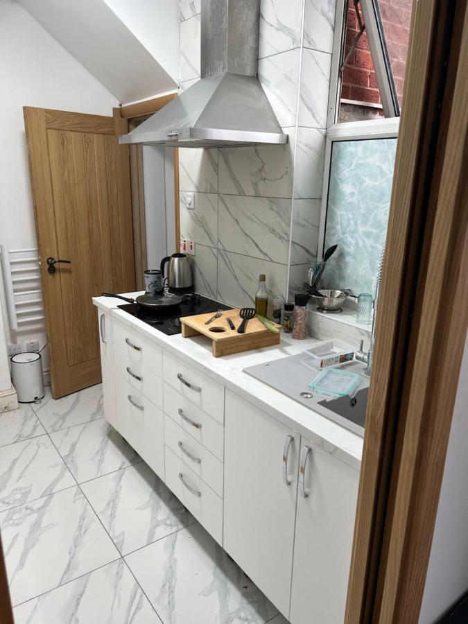 New Flat, Own Bathroom, Sitting Room & Large Bedroom - Walsall Bescot ภายนอก รูปภาพ