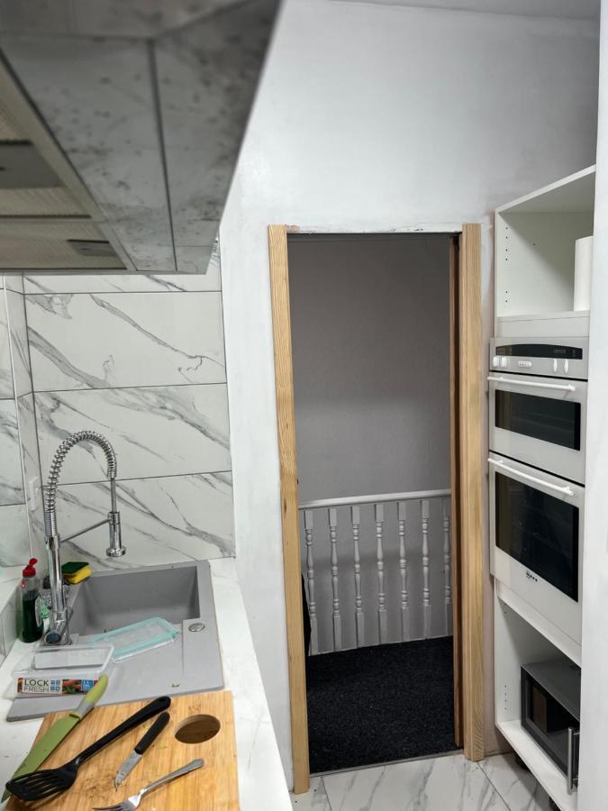 New Flat, Own Bathroom, Sitting Room & Large Bedroom - Walsall Bescot ภายนอก รูปภาพ