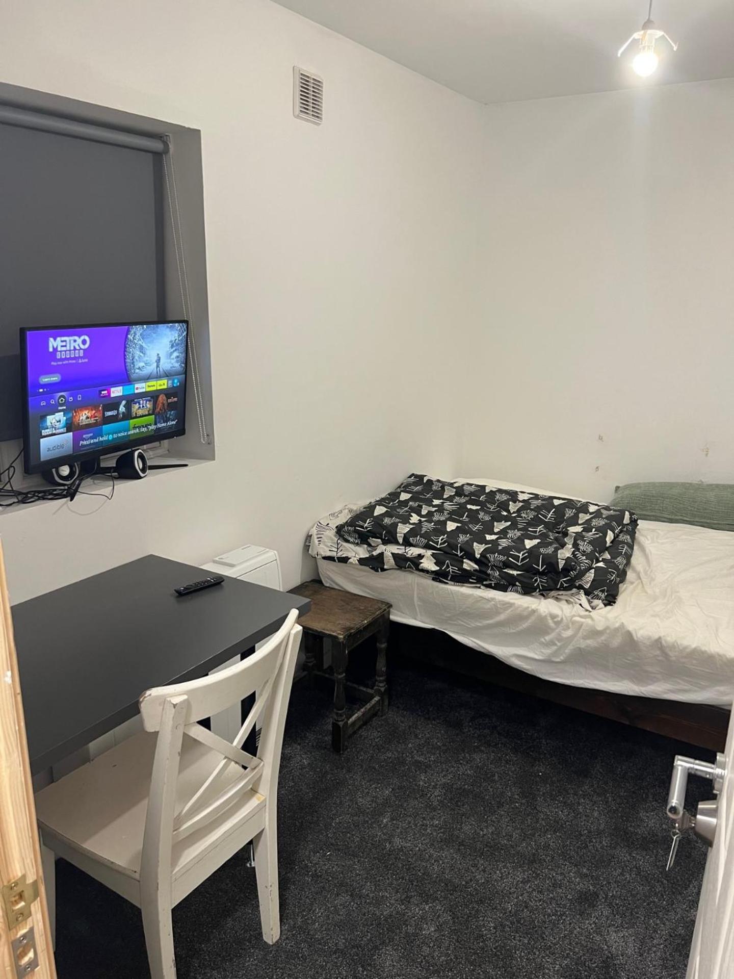 New Flat, Own Bathroom, Sitting Room & Large Bedroom - Walsall Bescot ภายนอก รูปภาพ