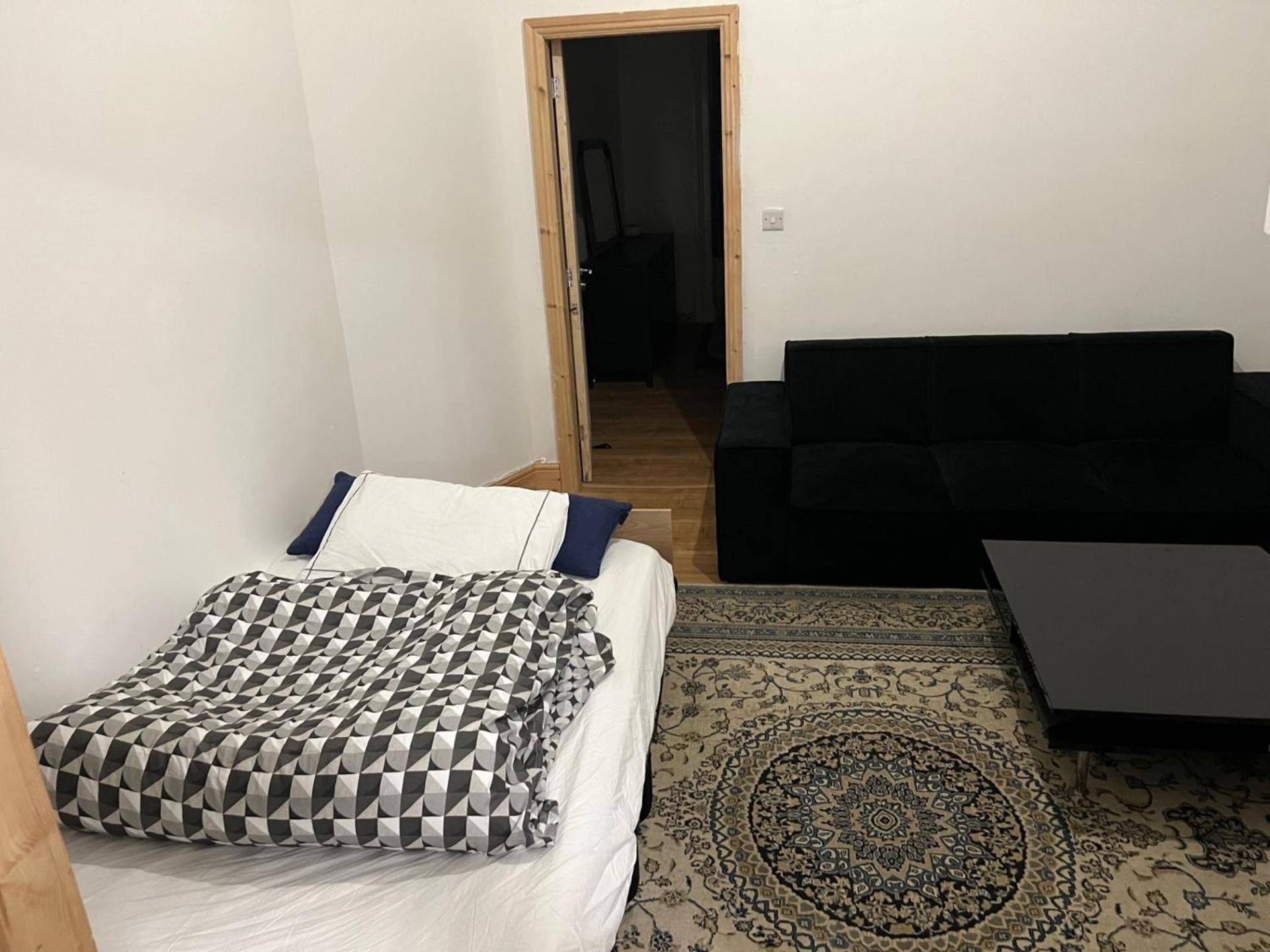 New Flat, Own Bathroom, Sitting Room & Large Bedroom - Walsall Bescot ภายนอก รูปภาพ